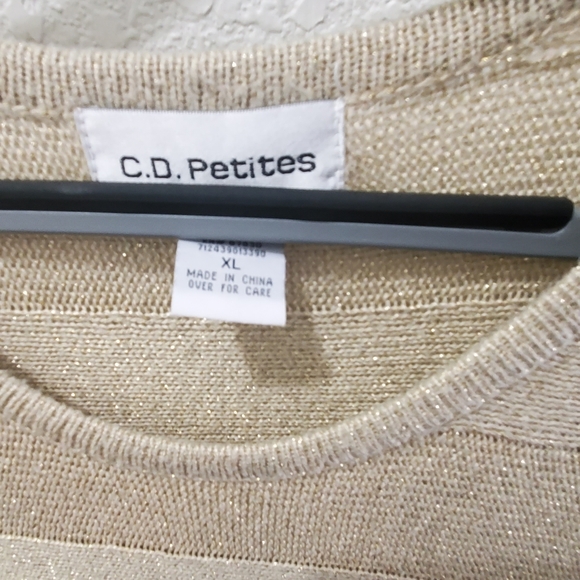 Gold Light weight sweater - Picture 4 of 4